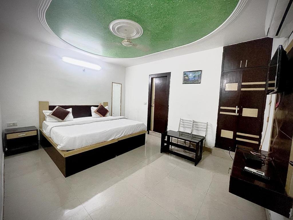 Premium Boston Rooms Family Hotel 아그라 외부 사진