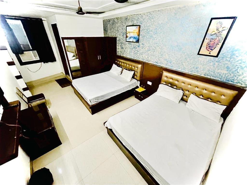 Premium Boston Rooms Family Hotel 아그라 외부 사진